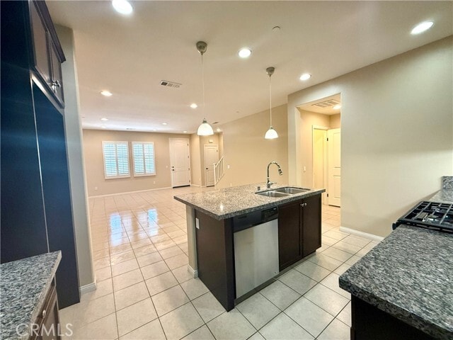 Building Photo - 467 Raya Ln