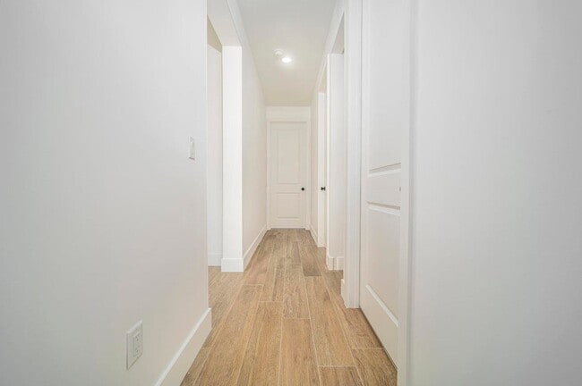 Building Photo - 15261 Brainbridge Cir