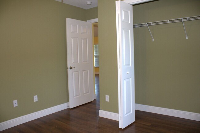 Building Photo - For Rent- 3 Bed 2 Bath