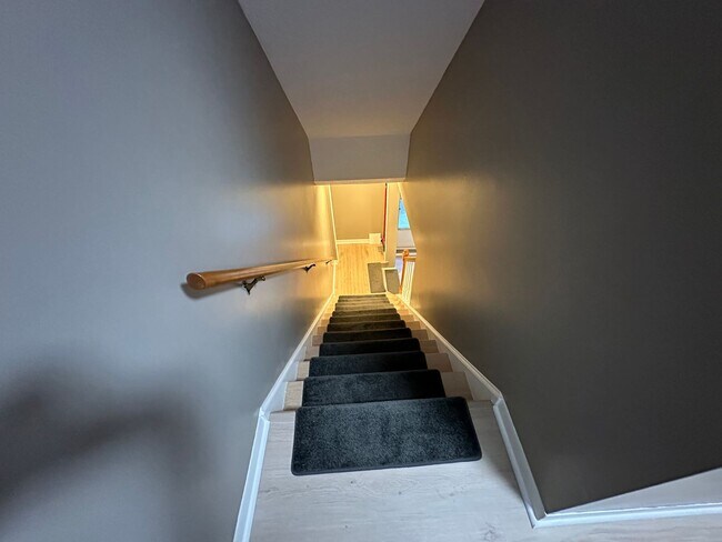 Building Photo - Now available!! – 672 W Front St, Unit C, ...