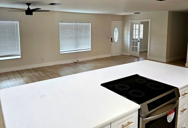 Building Photo - 401 N Bryan Cir