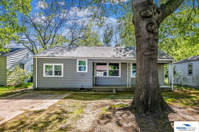 Building Photo - ***Showings starting 01/05/26***