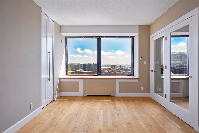 Building Photo - 85 E India Row