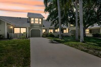 Building Photo - 1550 SE Dewberry Ct