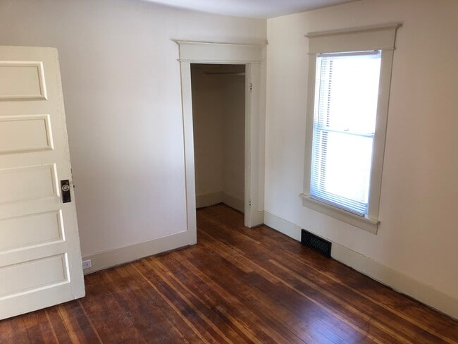 Bedroom 1 - 1610 Ashman St