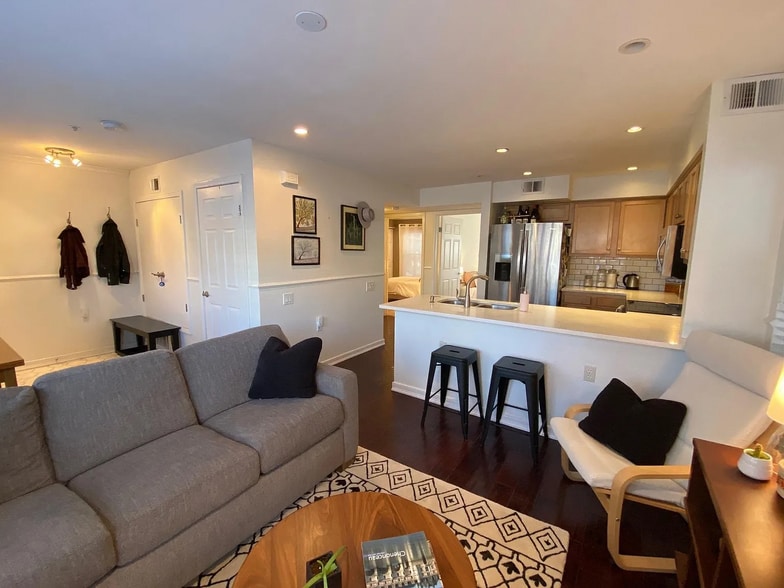 Building Photo - 1661 N Washington St