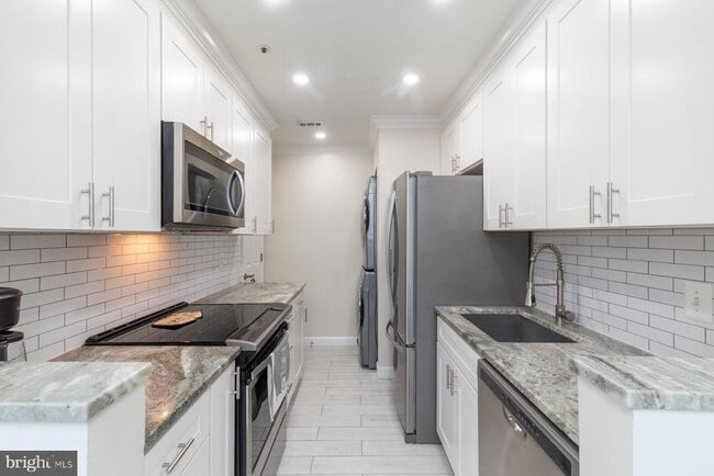 Building Photo - 255 S Pickett St