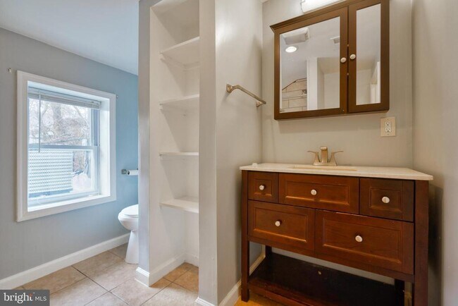 Building Photo - 1029 Booth St