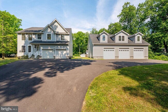 Building Photo - 2942 S Haven Dr