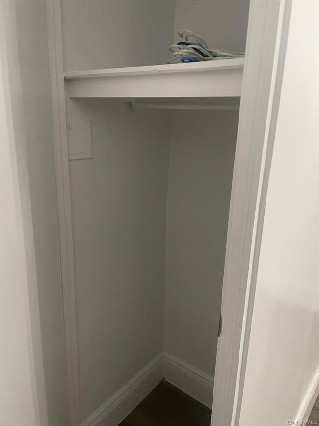 Building Photo - 17-20 Menahan St