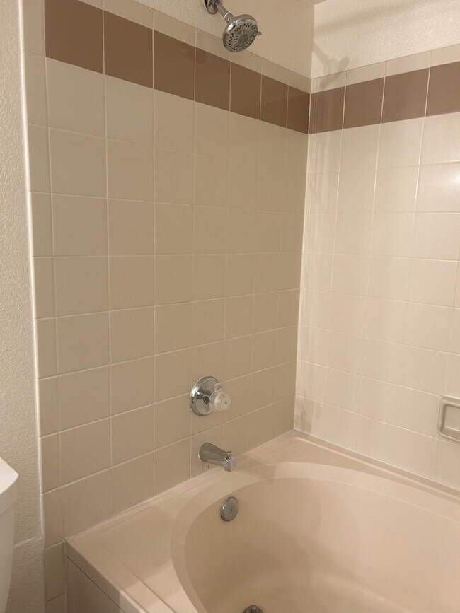 Building Photo - 2 Bedroom/2 bath Condo in the Mission de L...