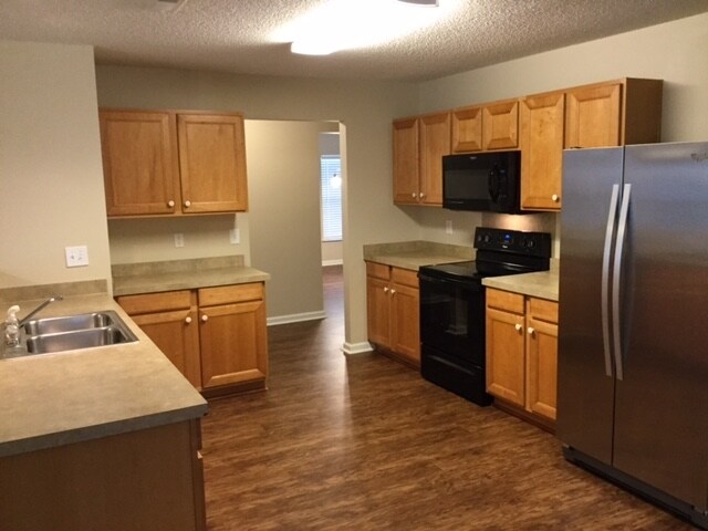 Building Photo - 5013 Springdale Dr