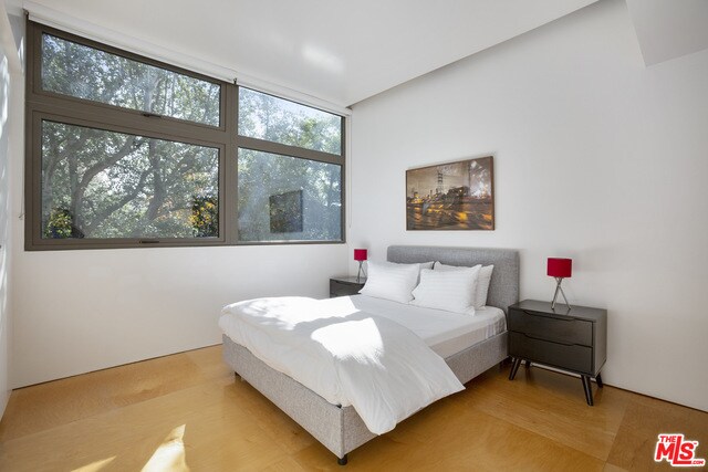 Building Photo - 1849 Fox Hills Dr