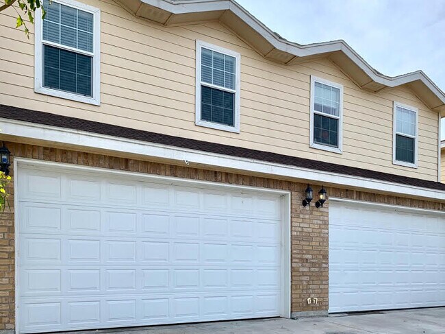 Building Photo - 2606 Phoenix St