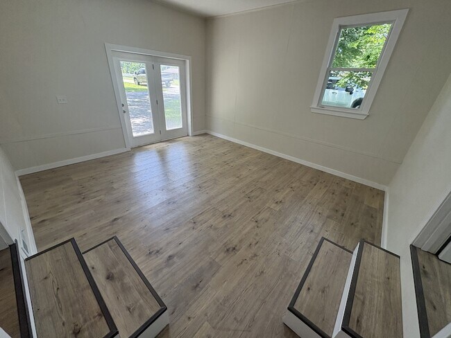 Building Photo - 521 Greenwood Dr