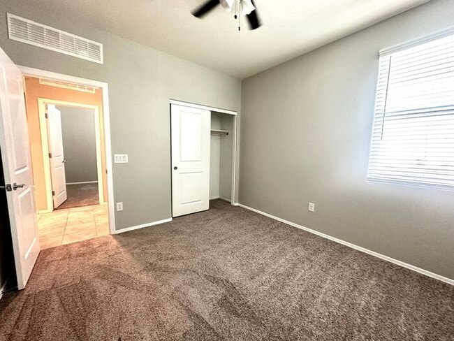 Building Photo - Stunning 4-bedroom, 2-bathroom home located in the vibrant community of Sahuarita, AZ