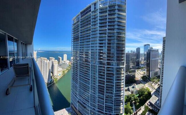Building Photo - 475 Brickell Ave