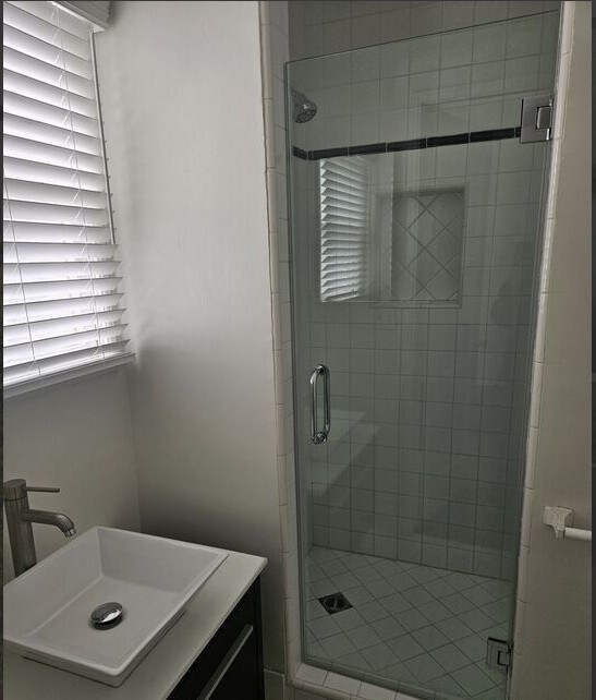 Building Photo - 8561 Holloway Dr