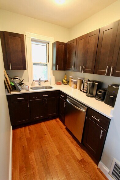 Building Photo - 35 Sudan St