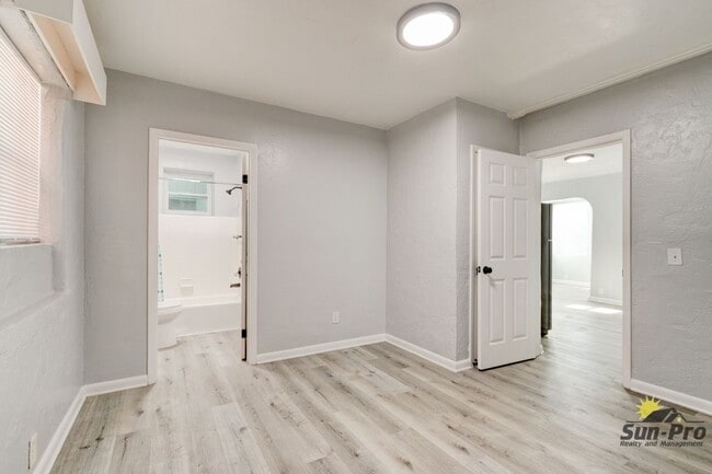 Building Photo - 222 N Oleander Ave