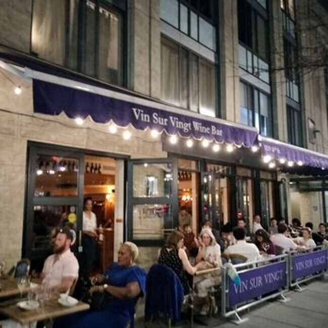 Building Photo - Logan Circle Light Filled One Bedroom with Den Loft with Balcony and Parking!