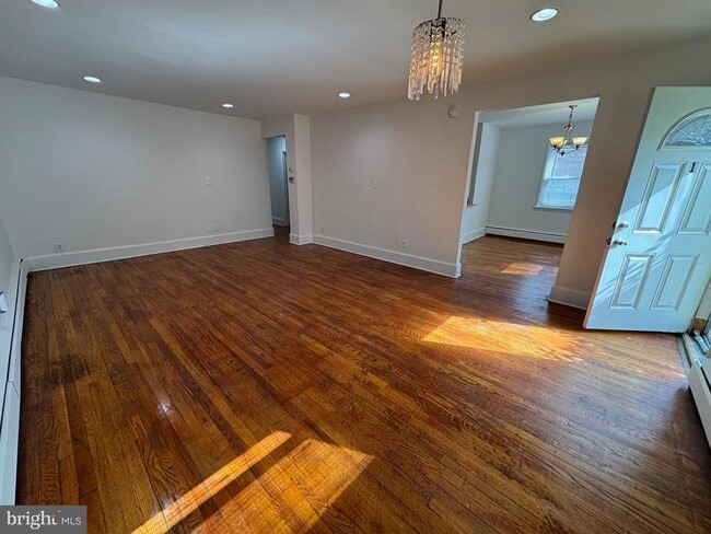 Building Photo - 2323 S Parkview Ave