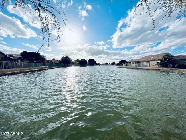 Building Photo - 10752 W Granada Rd