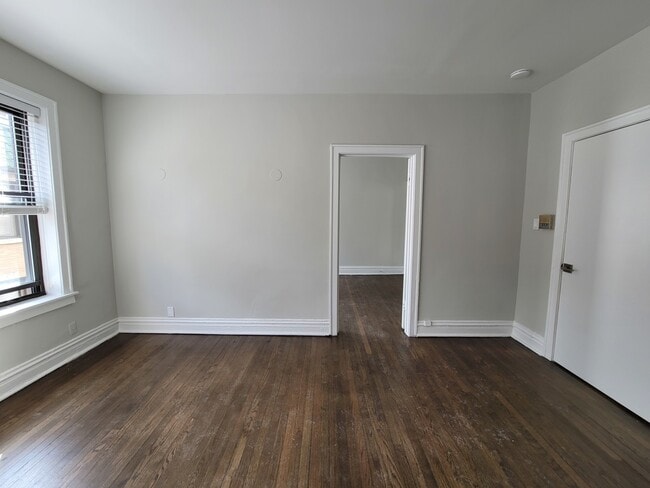 Building Photo - 641 W Roscoe St