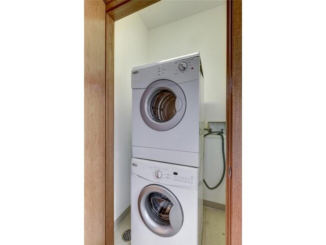 Building Photo - 15 E Franklin Ave