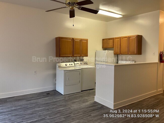 Building Photo - 1206 Forest Ave