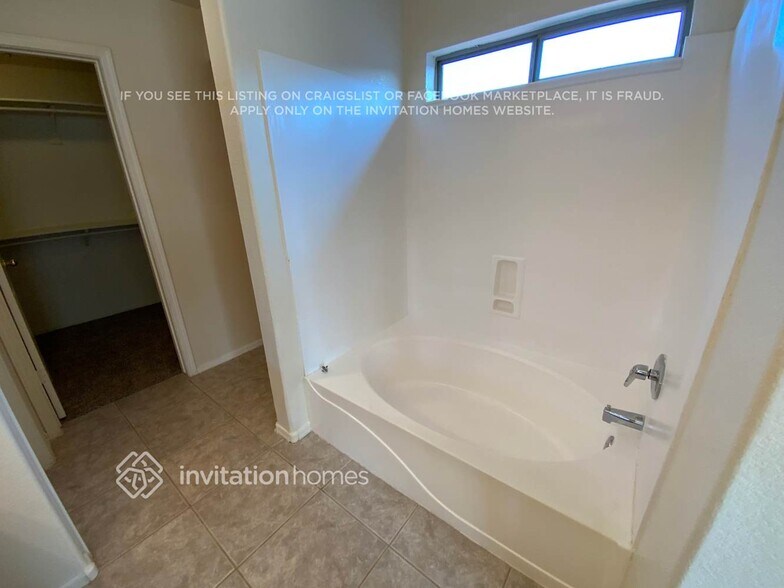 Building Photo - 16584 N 162nd Ln