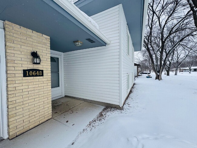 Building Photo - Single Family Home with 4-Bedrooms and 2 bathrooms in Coon Rapids
