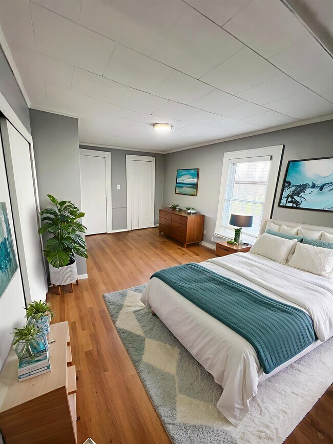 Building Photo - 419 Plainfield Ave