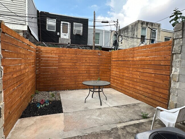 Building Photo - 523 McKean St