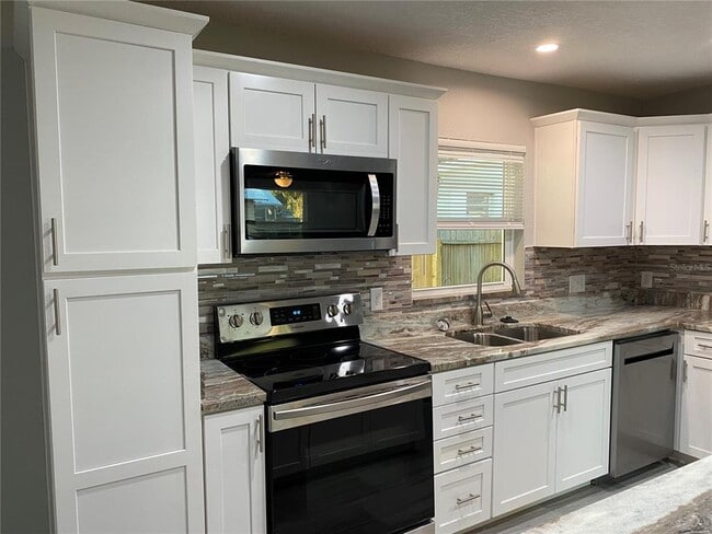 Building Photo - 38415 9th Ave