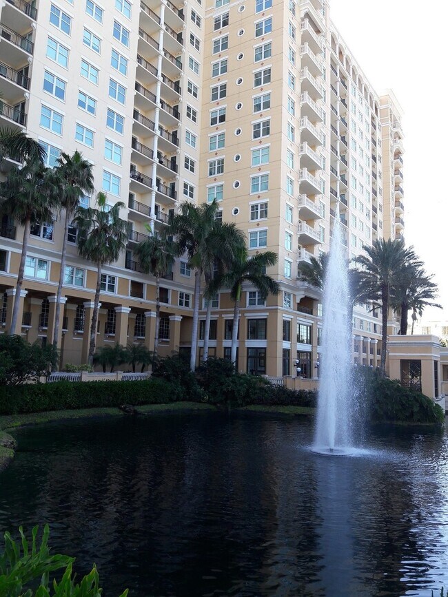Building Photo - DOWNTOWN SARASOTA ANNUAL TURNKEY FURNISHED...