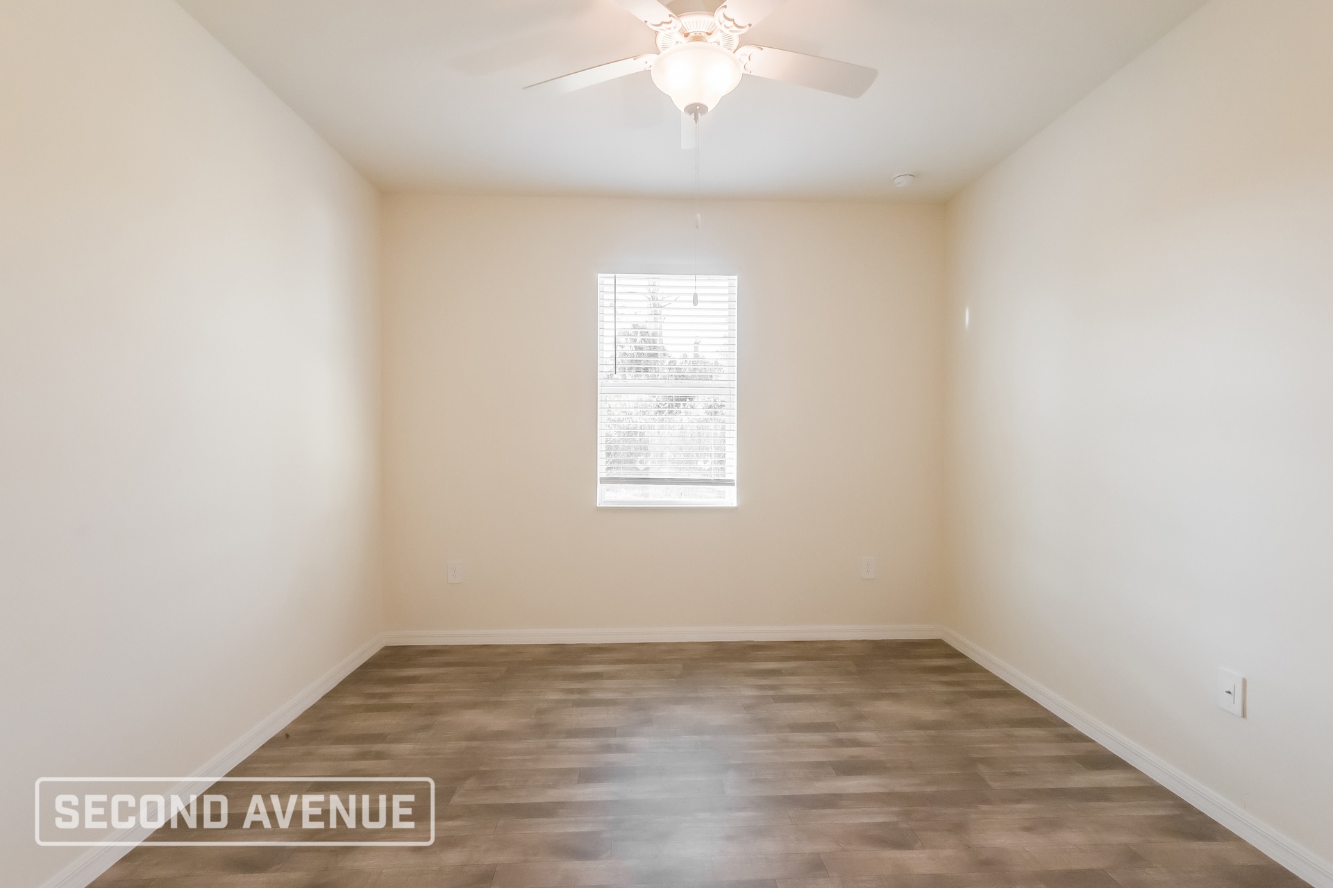 Building Photo - 1004 S Lassonde St