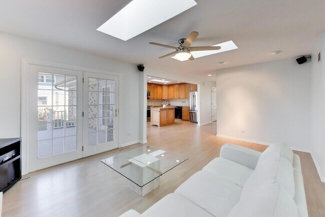 Building Photo - 2616 N Dryden Pl