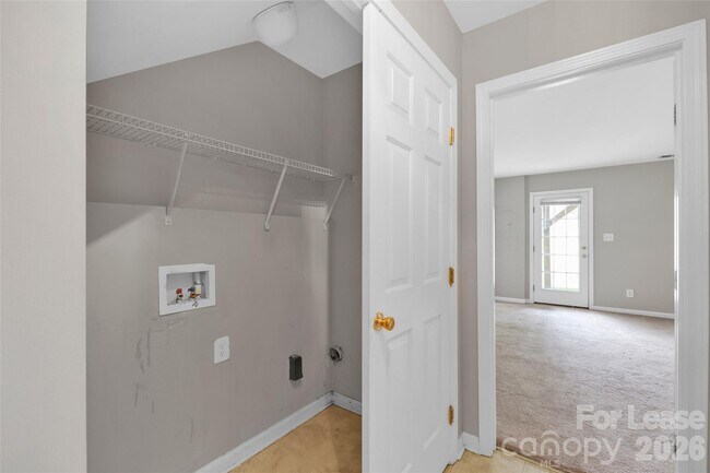 Building Photo - 940 Tiger Ln