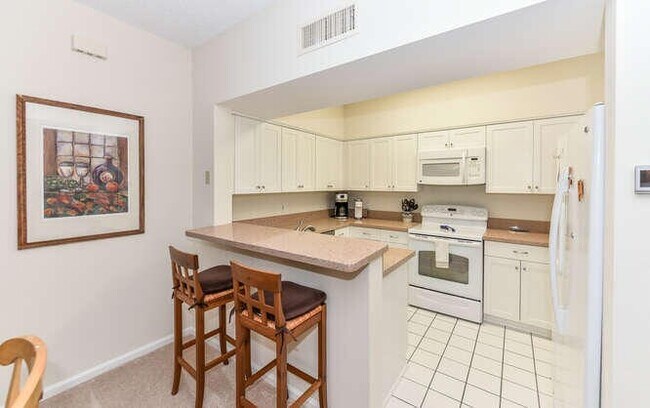 Building Photo - 4105 Fairway Dr N