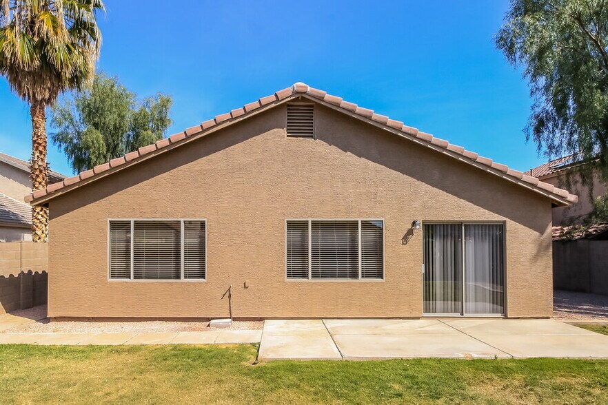 Building Photo - 495 W Scott Ave