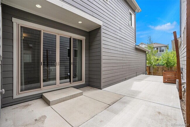 Building Photo - "Spacious 4-Bedroom Sanctuary with 3.5 Bat...