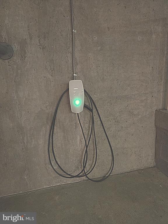 Building Photo - 1641 International Dr