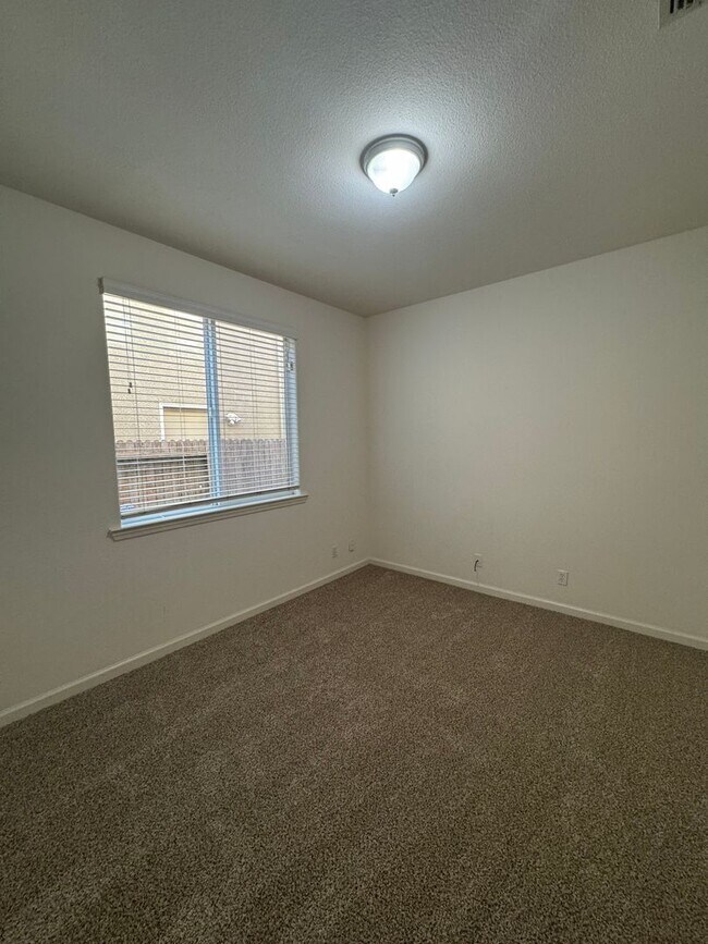 Building Photo - REDUCED!  BEAUTIFUL TWO STORY 6 BEDROOM 3 ...