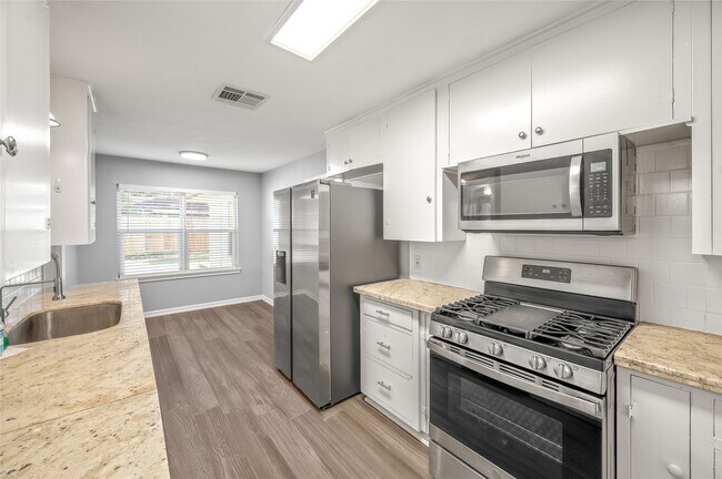 Building Photo - 8527 Greenbush St