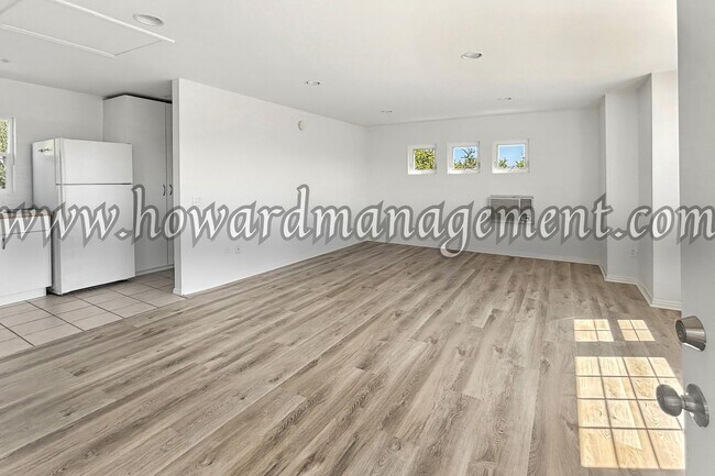 Building Photo - 1658 Centinela Ave