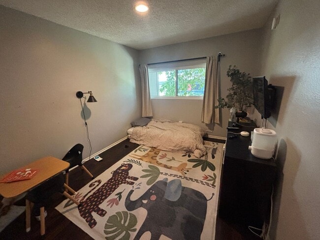 Building Photo - COMING SOON! 3 Bedroom Townhome for Rent i...