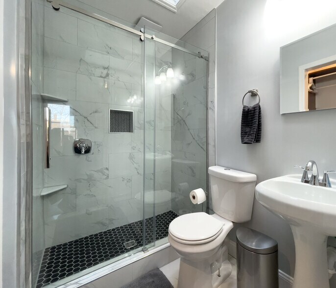 Building Photo - 1513 Oates St NE