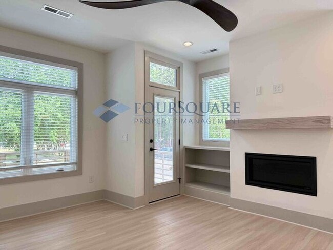 Building Photo - Modern 4-Bed / 4-Bath Townhome with Covered Patio, Deck & Garage – Inside the Beltline Near Downt...