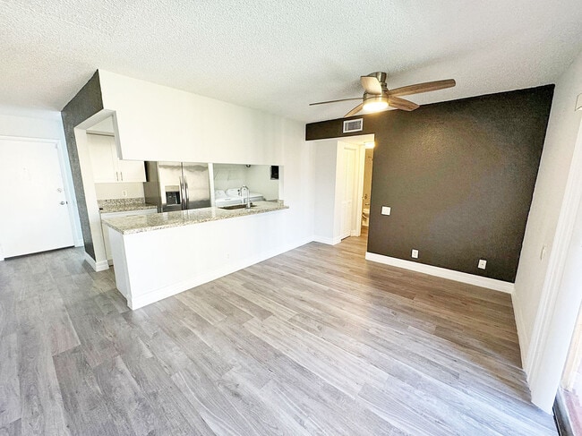 Building Photo - 4465 Treehouse Ln